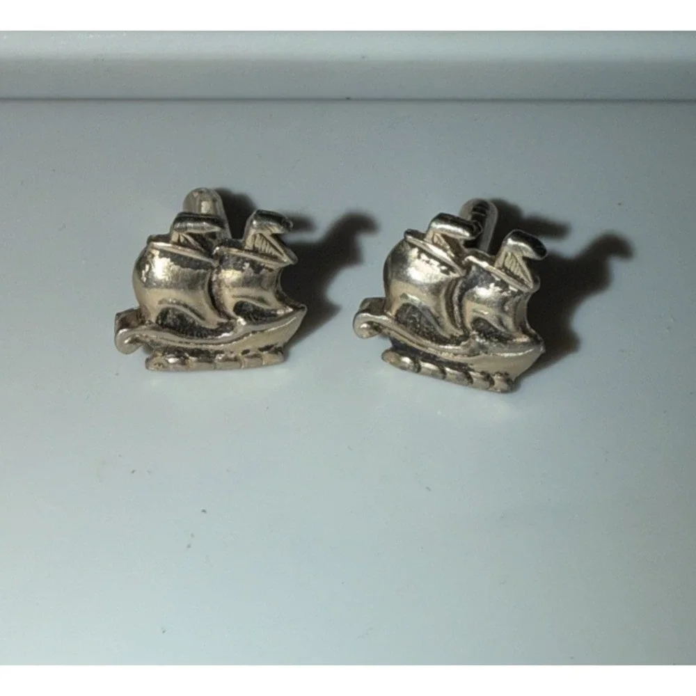 VINTAGE - Men's Sailboat Metal Cufflinks, Nautical Gold